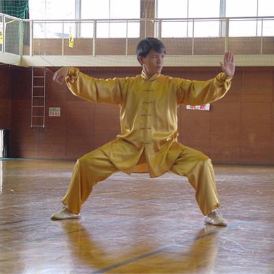 いつも審判員席で おなじみの水澤先生です