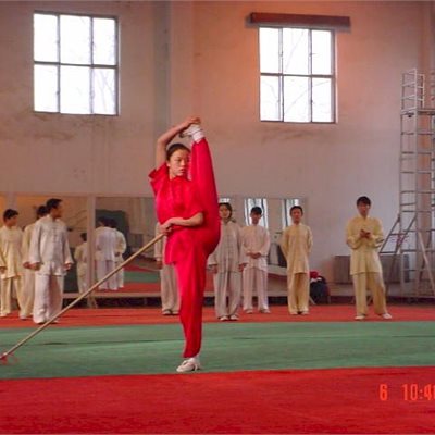 中国瀋体学院での 中国人学生の 華麗な表演