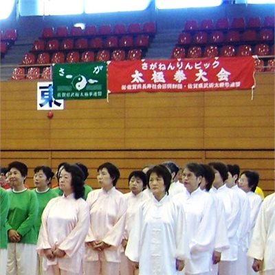 佐賀ねんりんぴっく選考会 白の表演服のみなさんが 優勝チームです
