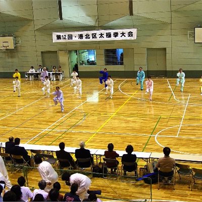 規定陳式太極拳を表演