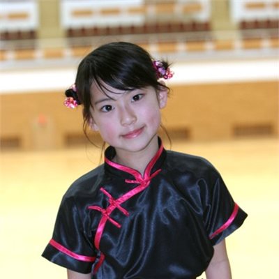 里緒香ちゃん 黒がとってもお似合いです
