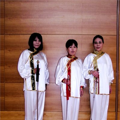 大垣3人組のみなさん。 オリジナル表演服が とってもお似合いです。