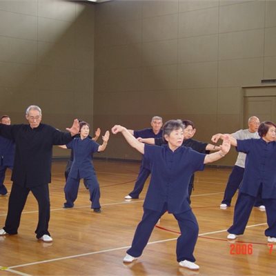 「北広島シルバー太極拳の会」の皆さん。 七夕太極拳祭り、 楊柳の上下で涼しそうですね。