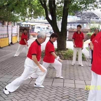 早朝の静安公園で練習