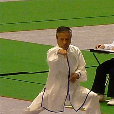 「男子陳式太極拳」群馬県代表のK選手 ブルーのラインが入った新しい表演服、お似合いです!