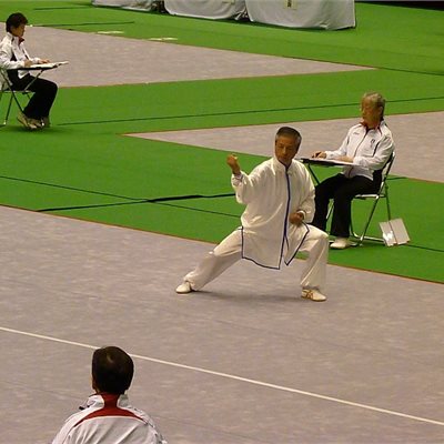 「男子陳式太極拳」群馬県代表のK選手 ブルーのラインが入った新しい表演服、お似合いです!