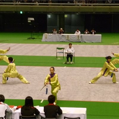 「集団」の部 和歌山県代表チームの皆さん。 オリジナル-07番の表演服です。 とっても素敵に着こなしていただきました!