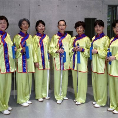 「集団」の部 和歌山県代表チームの皆さん。 オリジナル-07番の表演服です。 とっても素敵に着こなしていただきました!