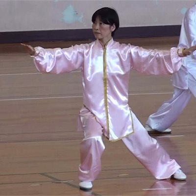 2014年9月13日「群馬県協会主催競技大会」 より女子呉式太極拳のN選手です。 85番のピンクに382番のゴールドのラインが映えます。
