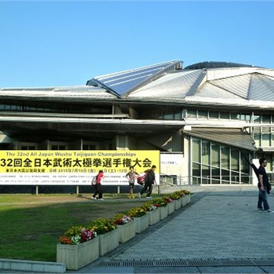 2015年7月10,11,12日と東京体育館にて 「第32回全日本武術太極拳選手権大会」が開催されました。 今年は全国から1633人が参加し競技が行われました。 まず第一日目、10日金曜日 「女子伝統器械」 九節鞭で出場のY選手 初出場で第3位! 入賞おめでとうございます!