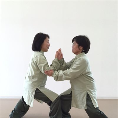 「振驚伝統陳式太極拳」の皆さんです。 「麻と綿の練習着」で揃えていただきました!暑い夏でも涼しく練習出来ます!