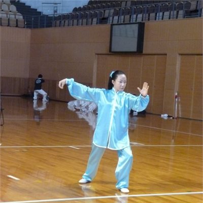 群馬県協会主催第14回武術太極拳競技大会 「太極拳」「長拳」と2足のわらじを履くY選手です 表演服とおそろいのシュシュ作りました!