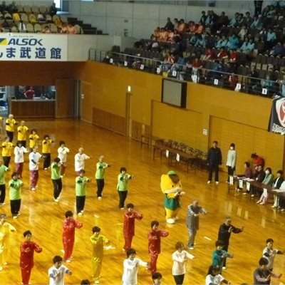 群馬県太極拳協会・第18回交流大会 ぐんまちゃんの太極拳の腕前はなかなかのものです!!!