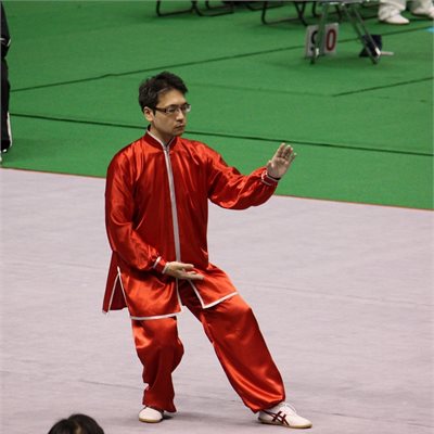 第33回全日本大会 「男子24式太極拳C」に出場のM君 今年は赤の表演服を新調してくれました 。