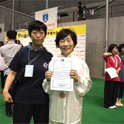第33回全日本大会 私は3日目の試合を控えて、 ちょっとでもパワーをもらおうと 一緒に写真を撮ってもらいました 。