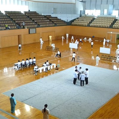 みんなで協力して開催し、日頃の成果を競います。 子どもたちの長拳や伝統機械もあり、多彩な競技大会となりました。