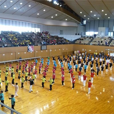 午後はいろいろなクラブが集まって自由表演の時間になります。