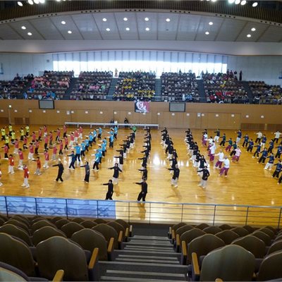 午後はいろいろなクラブが集まって自由表演の時間になります。