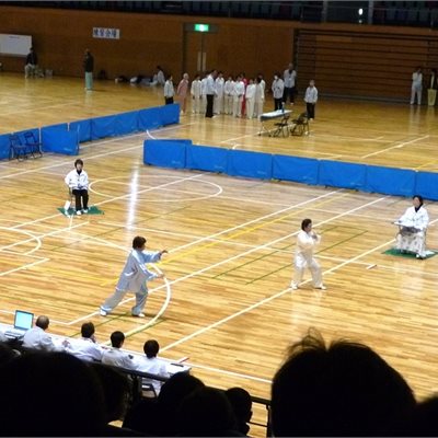 お孫さんとダブル出場しているOさん、羨ましいですね! 調子よく出来るかどうかはコートに立ってみないと分かりませんよね?! でも、喜びも後悔もチャレンジした人にだけ与えられるご褒美です。