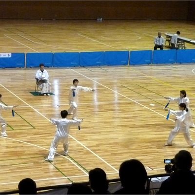 昨年全日本大会出場したベテラン「さくら太極拳倶楽部」の 皆さんによる「自選剣」です