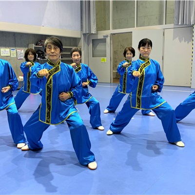 2022年 「第3回東京国際武術節」 「鳳游会」のメンバーの方々「陳式太極拳」「沙式太極拳」「八卦掌」で出場されました。 ブルーで揃えた表演服がカッコいいですね!!