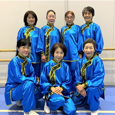 2022年 「第3回東京国際武術節」 「鳳游会」のメンバーの方々「陳式太極拳」「沙式太極拳」「八卦掌」で出場されました。 ブルーで揃えた表演服がカッコいいですね!!