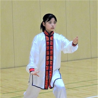 「桐生市武道振興会」 6月4日「桐生市武道振興会」が開催されました。 菜摘ちゃん自分でデザインした表演服です。
