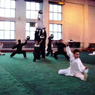 珍しい「太極球」の集団演舞
