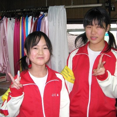 体験学習「マイチャレンジ」で地元の中学生が手伝いに来てくれました。小川さんと福田さんです。
